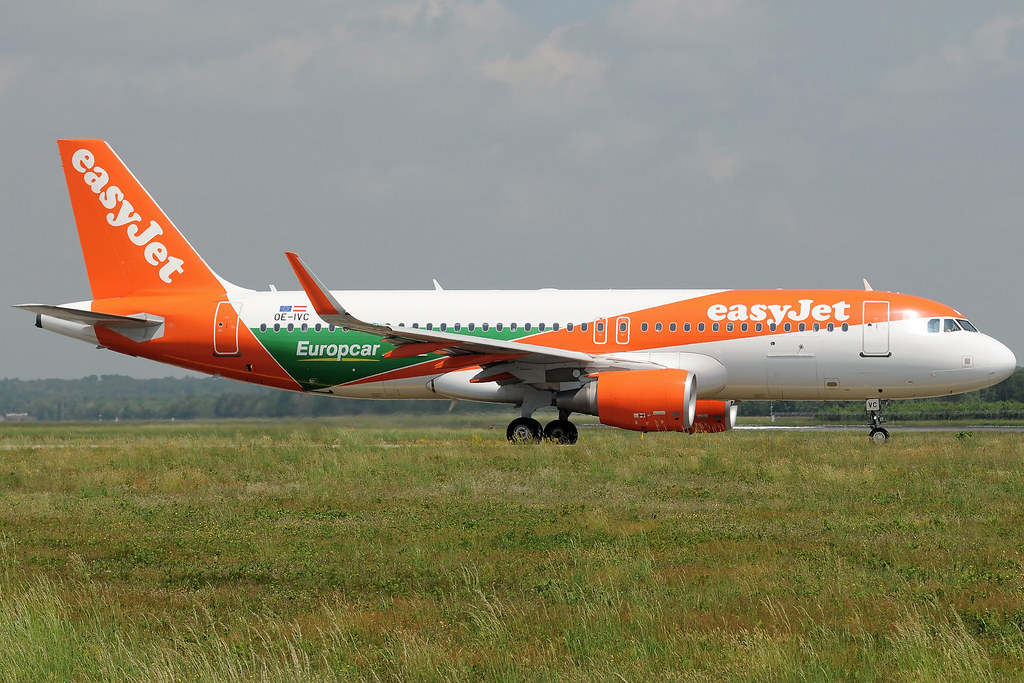 OEIVC Airbus A320214 easyJet Europcar livery MXP… Flickr