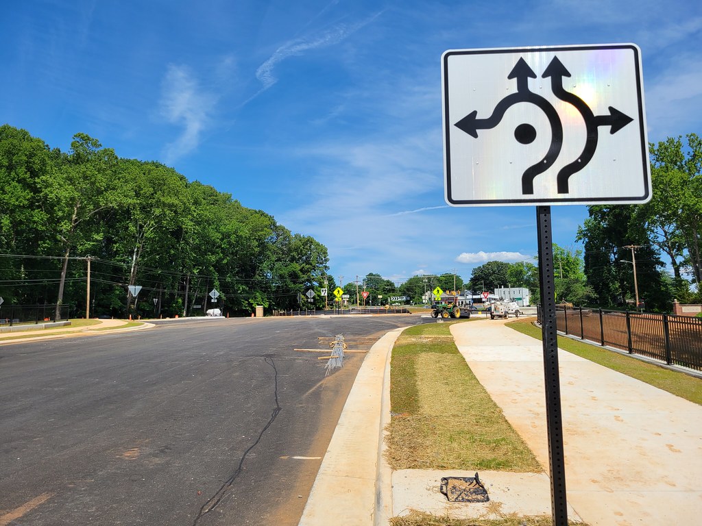 sign approaching new Lakeside Drive roundabout Kipp Teague Flickr