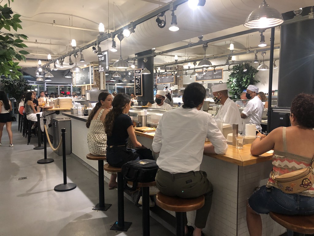 Ostres i Maine lobster roll Chelsea Market Daniel Cassany Flickr