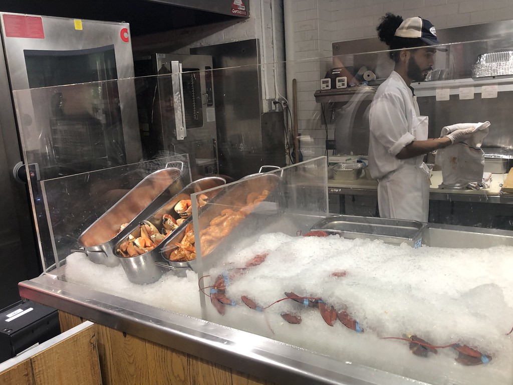 Ostres i Maine lobster roll Chelsea Market Daniel Cassany Flickr