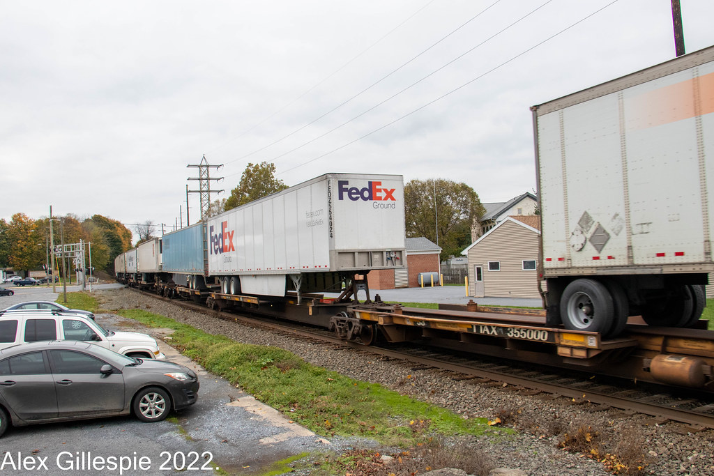 Fedex Trailer Fedex Trailer heads east on the NS 20K30 at… Flickr