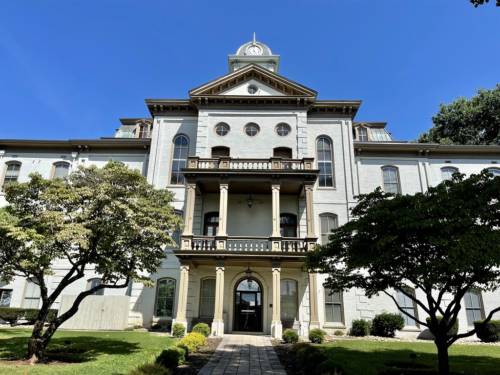 Rear entryway of Hamblen County Courthouse in Morristown, … Flickr