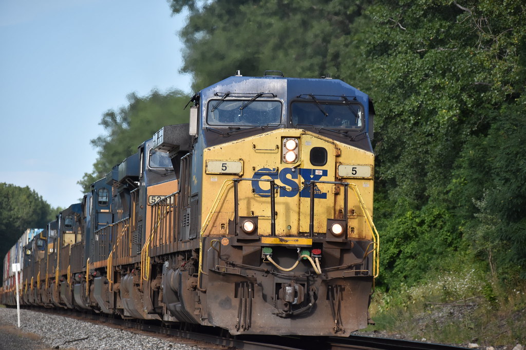 Insanity CSX I161 passes Pixley Road in Rochester with a 1… Flickr