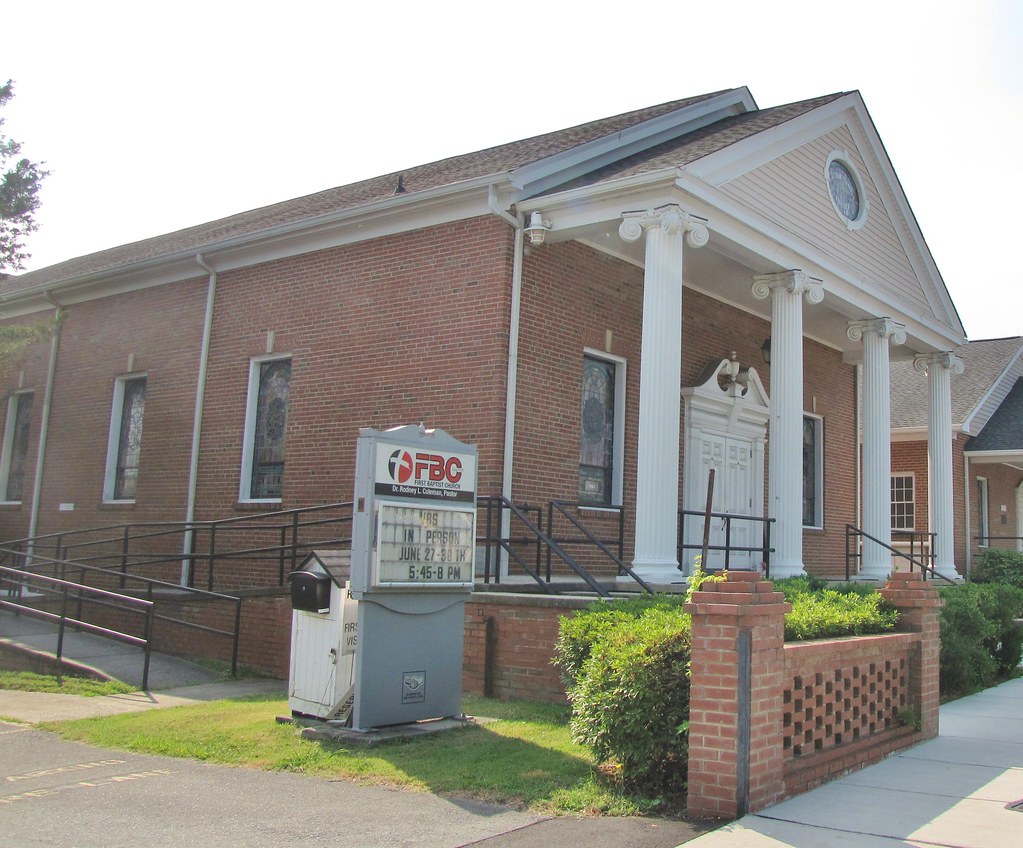 First Baptist Chapel Hill First Baptist Church is on North… Flickr
