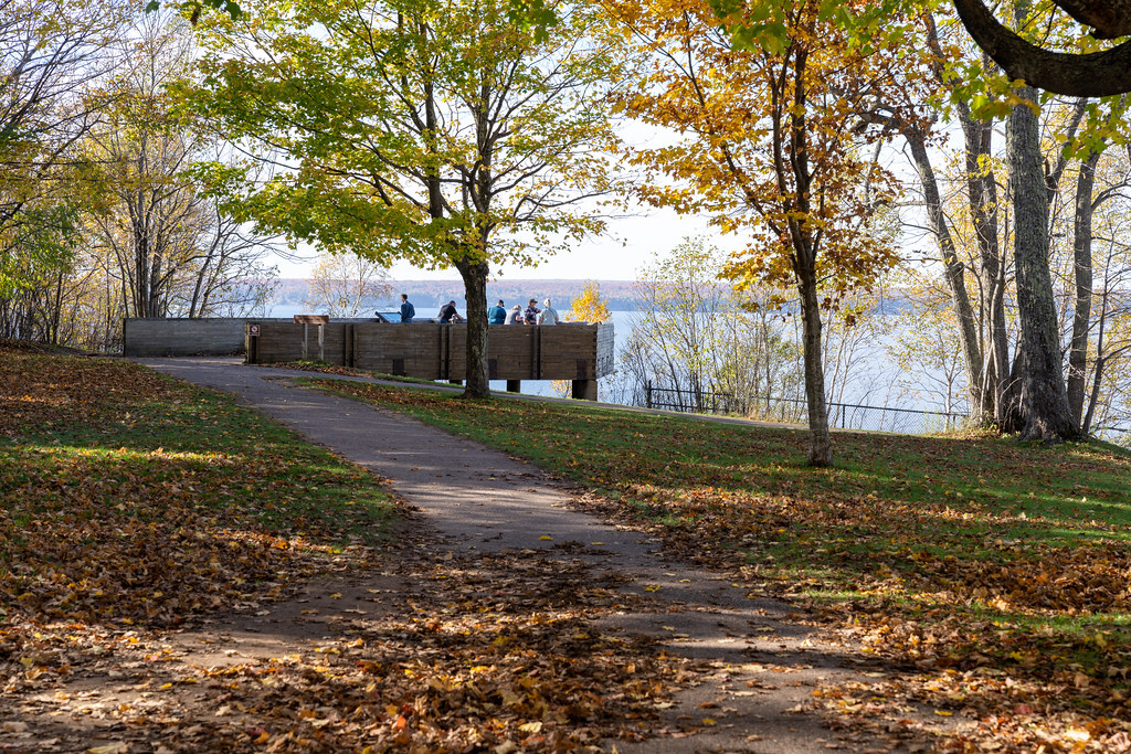 Munising, Michigan October 19, 2021 Tourists enjoying t… Flickr