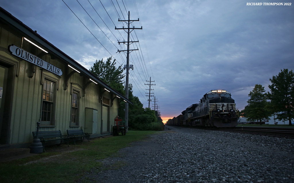 NS 553 Depot Olmsted Falls, OH 8/16/22 NS train 553 rolls … Flickr