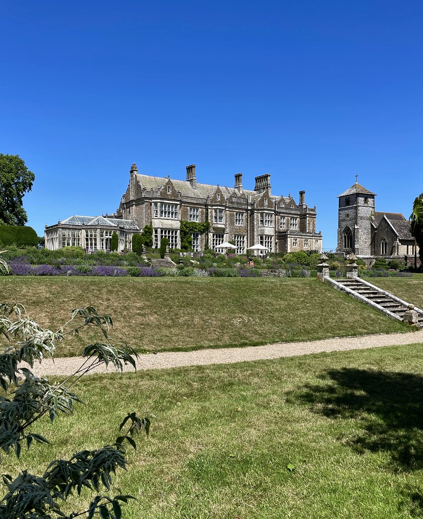 Wiston House in the sunshine. Paul Flickr