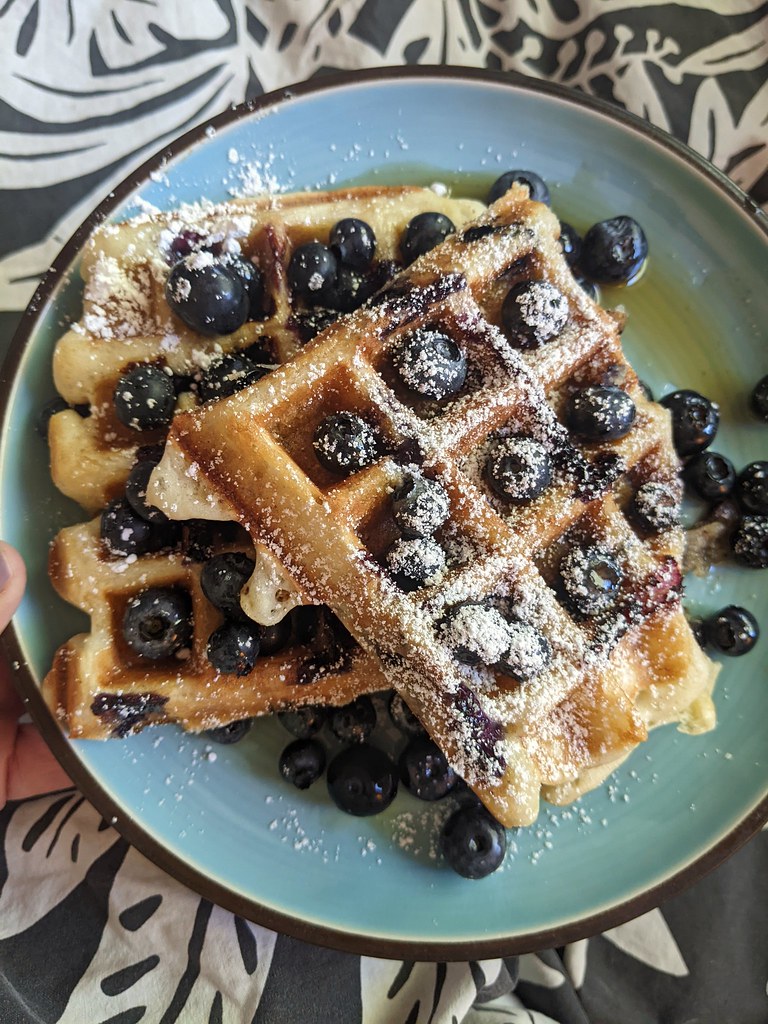 Breakfast in bed. Waffles. alipua1 Flickr