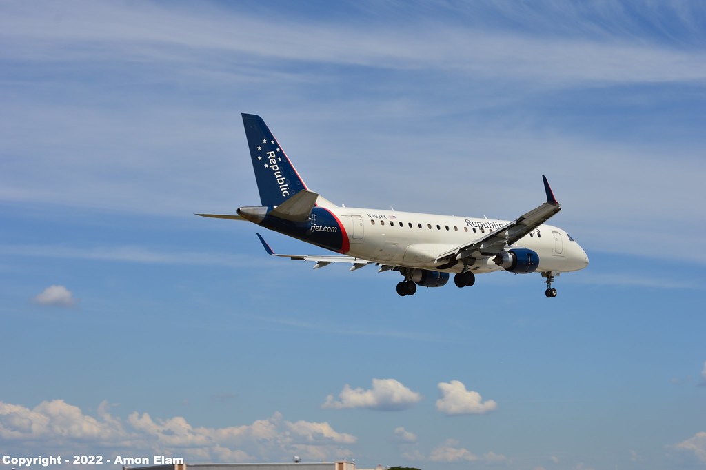 Republic Airways Embraer E170200LR N403YX arrives int… Flickr