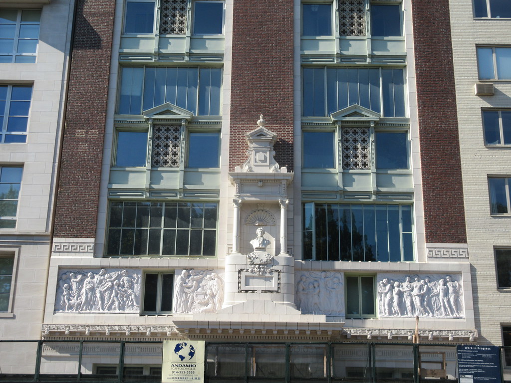 2022 The Gainsborough Studios building at 222 Central Park… Flickr