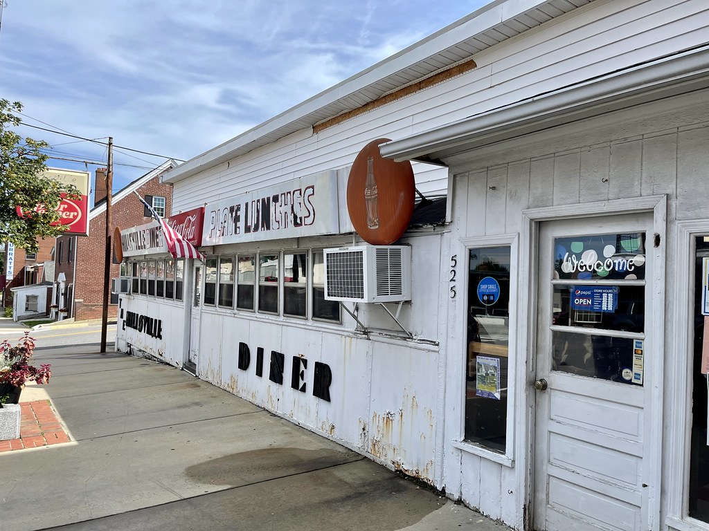 Hillsville Diner in Hillsville, Virginia. devtmefl Flickr