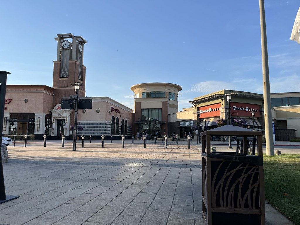 Jordan Creek Town Center, West Des Moines IA The first mal… Flickr