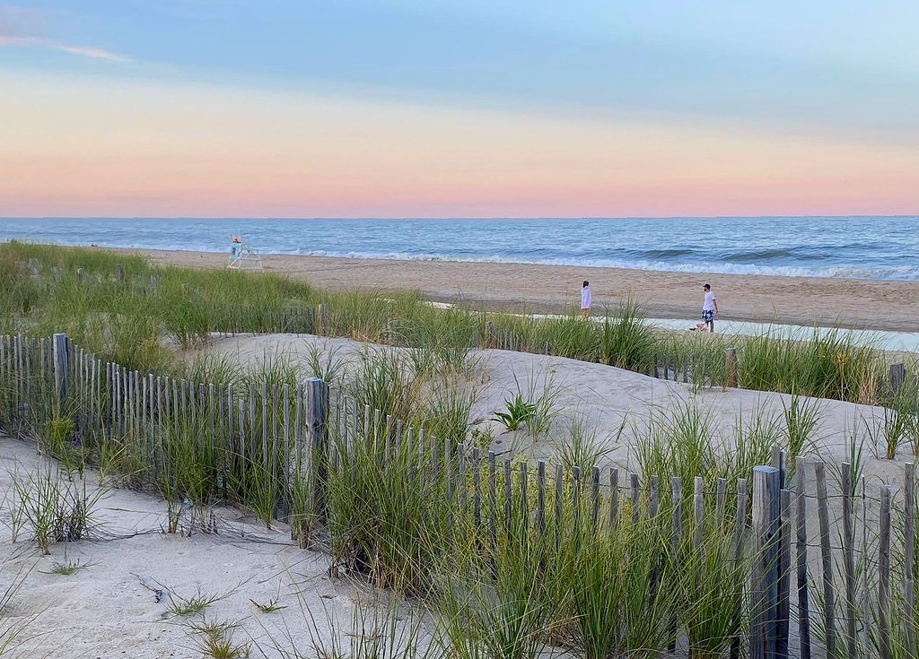Middlesex Beach waiting for sunset We went up to the bea… Flickr