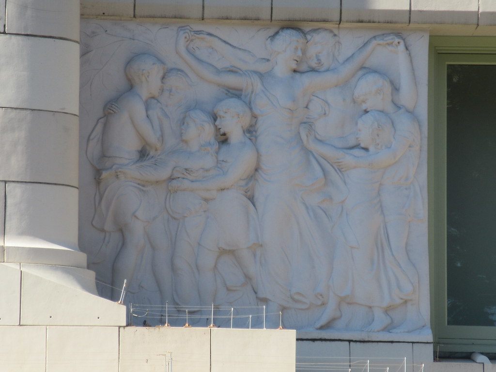 2022 The Gainsborough Studios building at 222 Central Park… Flickr