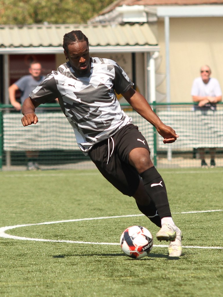 IMG_1935a Bedfont FC V Bagshot FC 130822 ©JGInger2022 Non League
