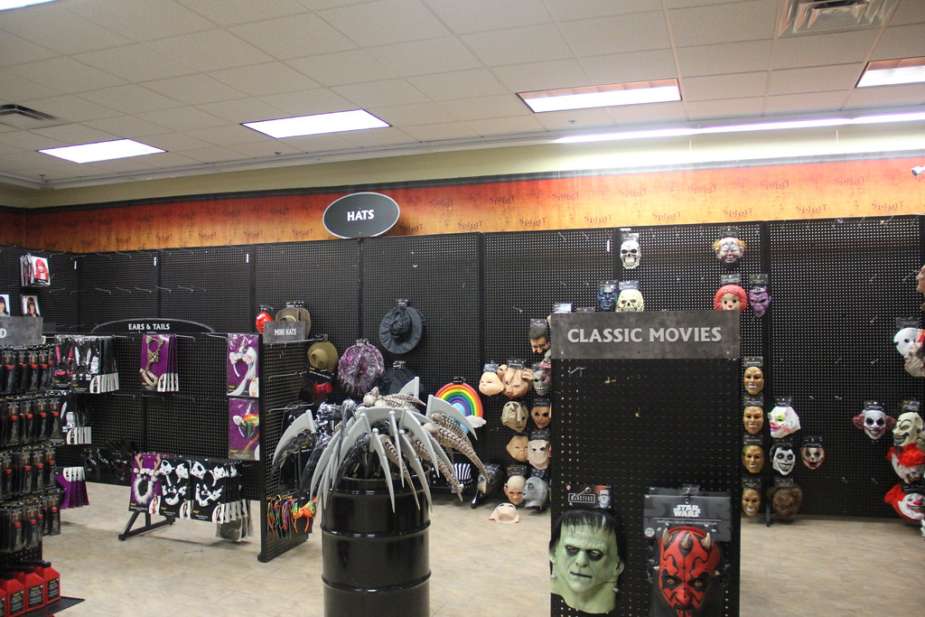 Spirit Halloween Chardon, OH Picture taken 8/19/22 Forme… Flickr