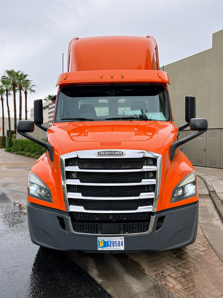 Penske Truck Rental Freightliner Cascadia 331094 with Util… Flickr