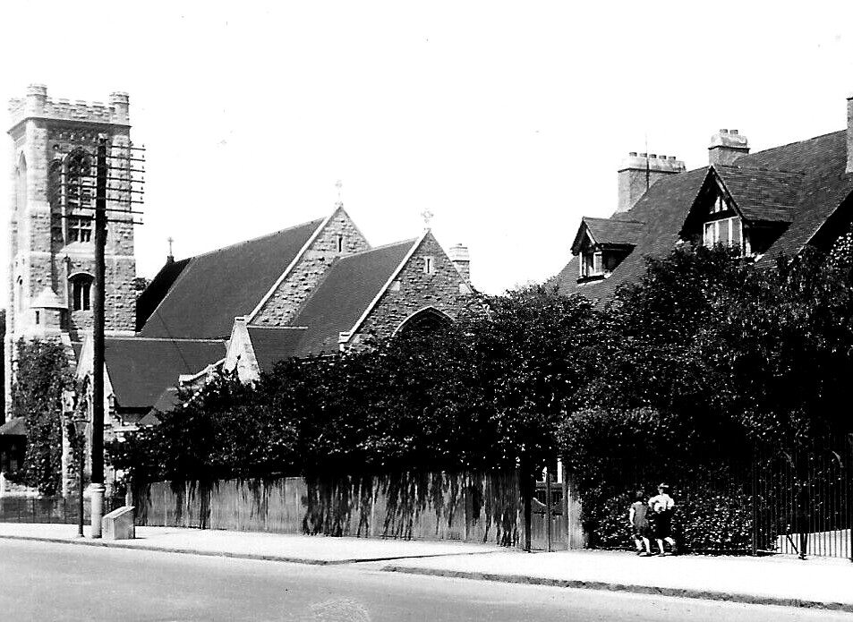 Bushey near St. Peter's Church. terry trainor Flickr