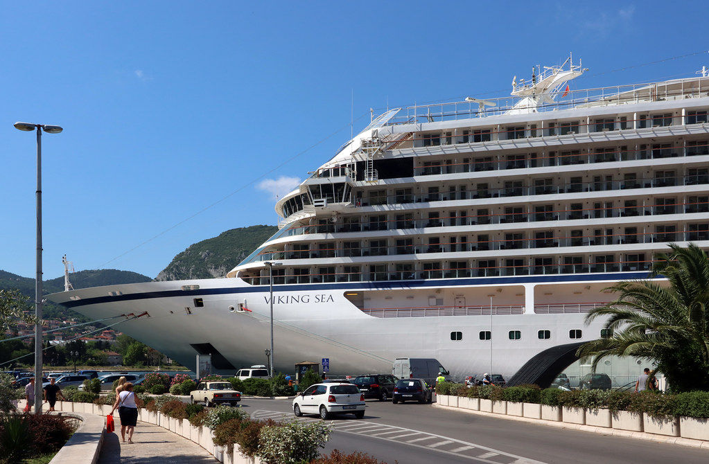 2365 950 passenger Viking Sea docked at Kotor 2365 950 pas… Flickr