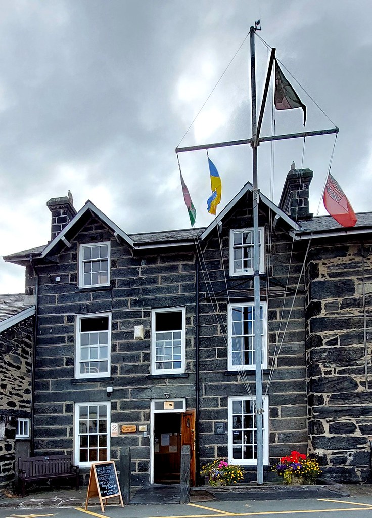 Madoc Yacht club This is the entrance to Porthmadog yacht … Flickr