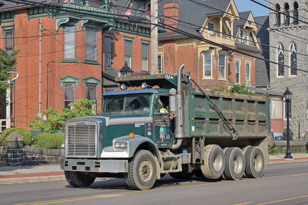 Dirt Work Solutions, 06 ,Freightliner dumptruck, Main Stre… Flickr