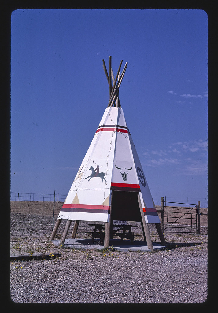Teepee Picnic Enclosure, Bingo Car/Truck Stop, Kadoka, Sou… Flickr