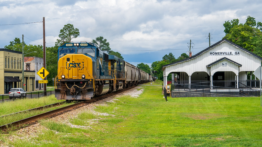 Homerville GA CSXT G942 with a rebuilt SD70AC and a ES40DC… Flickr