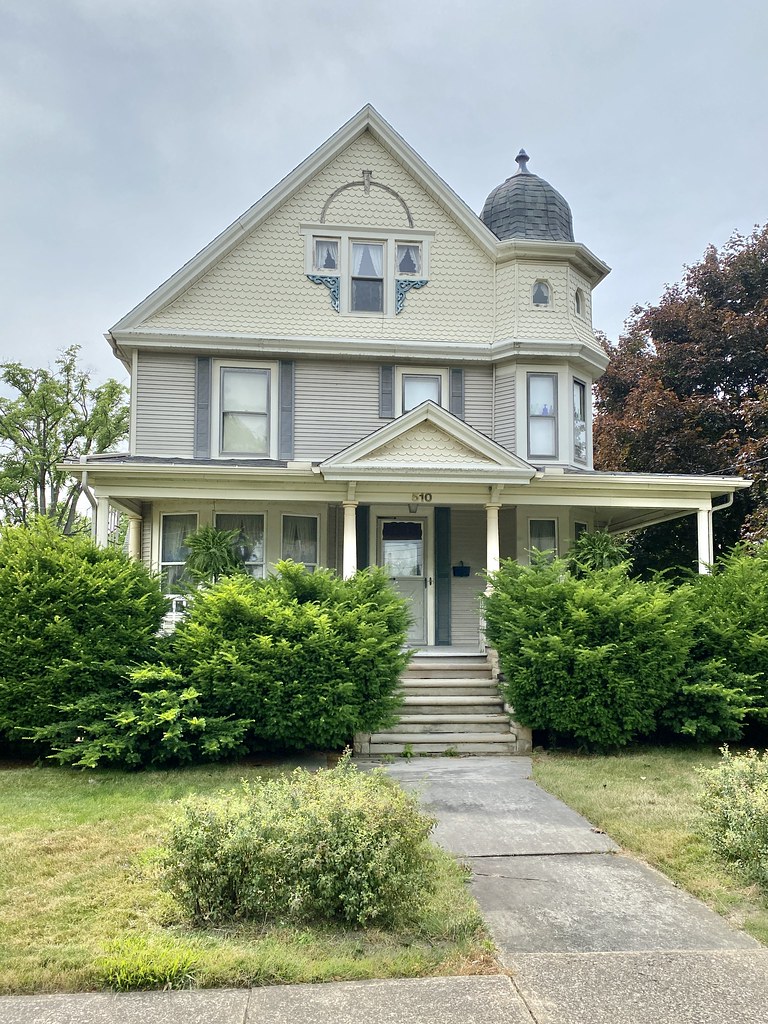 Church Street, Amherst, OH Built circa 1902, this Queen An… Flickr