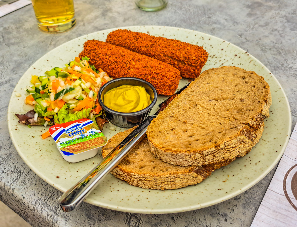 64Croquettes with bread and salad Pannenkoekenhuis Ei… Flickr