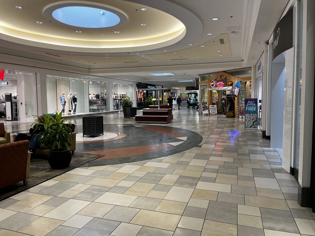 Mall at Fox Run (Newington, New Hampshire) JJBers Flickr