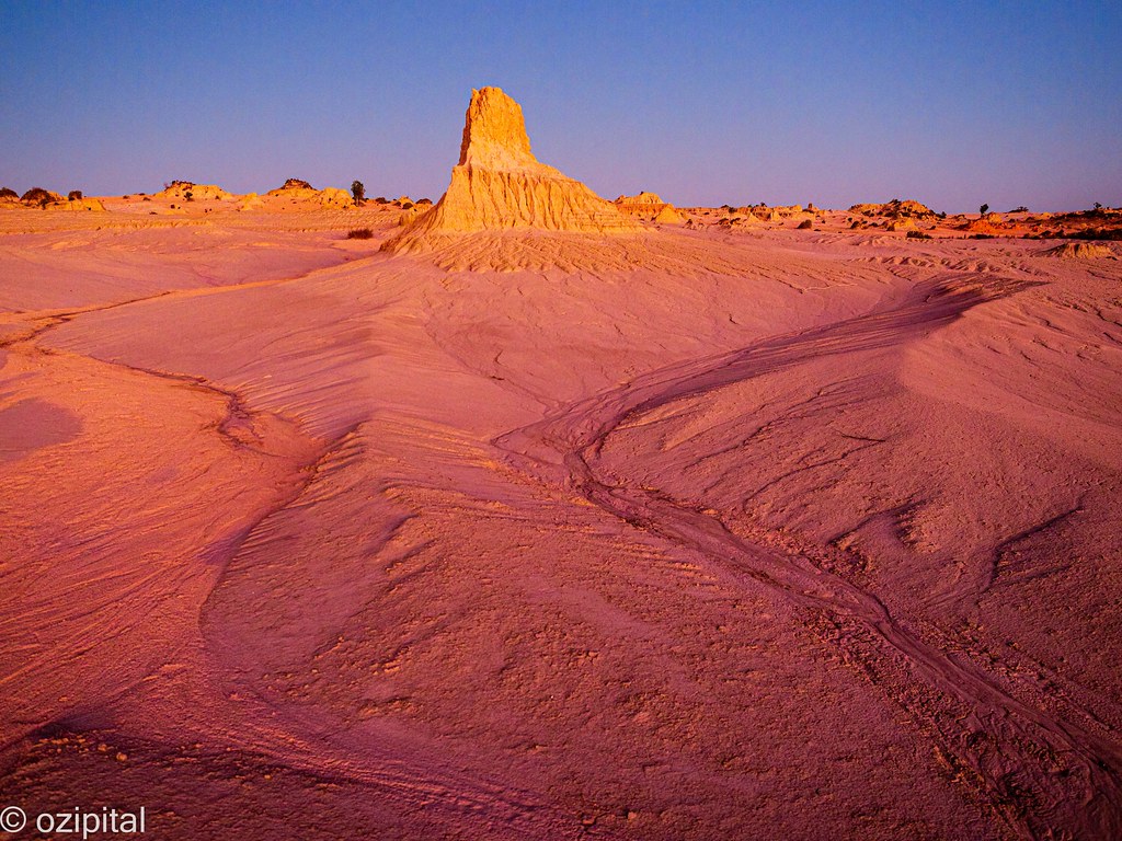 Lake Mungo Little Mountain Lake Mungo is an international… Flickr