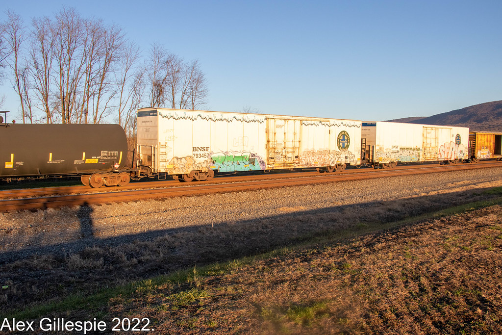 BNSF Reefer BNSF Reefer heads west on the NS 37A27 at Mex… Flickr