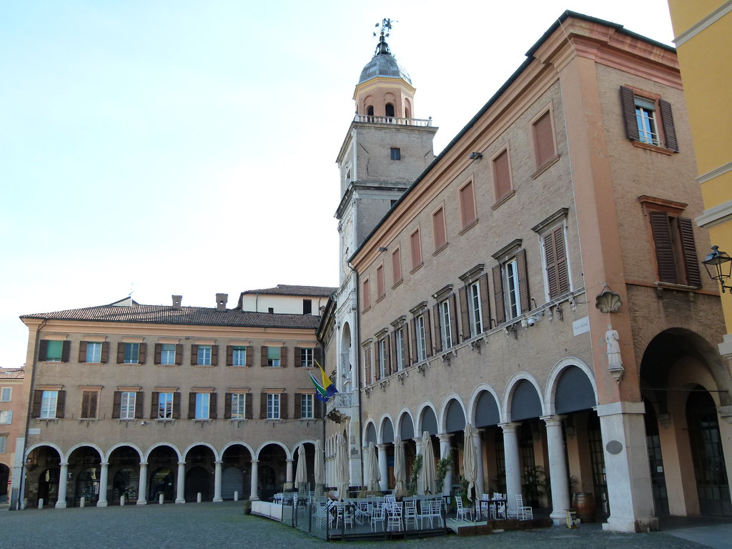 modena Il Palazzo Comunale è disposto a L sulla piazza ing… Flickr