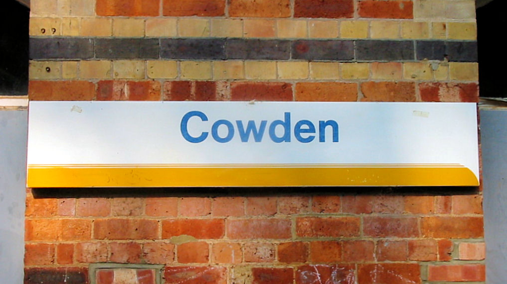 Cowden A Connex South Central station nameboard (with logo… Flickr