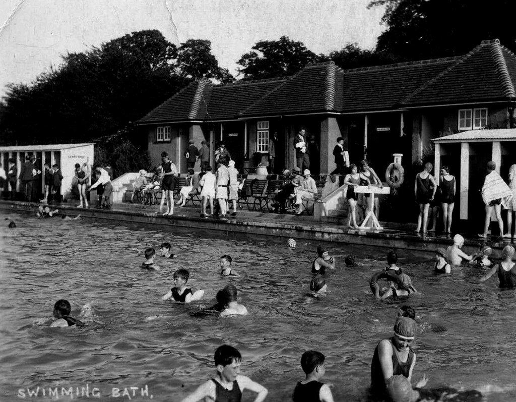 Bushey Swimming Pool. c. 1930. terry trainor Flickr