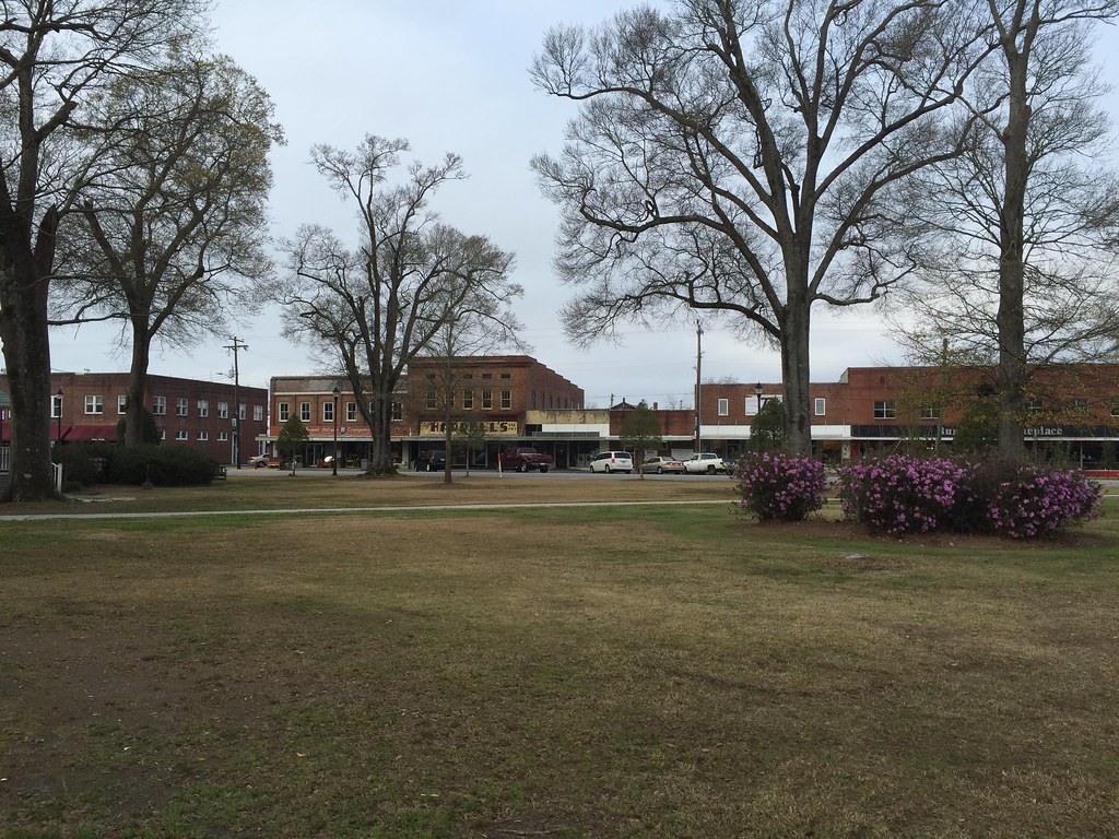 Downtown Burgaw, North Carolina. devtmefl Flickr