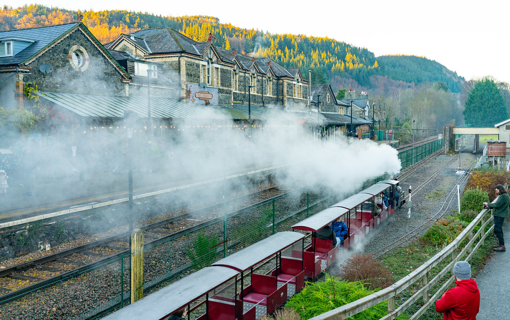 MINATURE STEAM RAILWAY, BETWSYCOED, DECEMBER 2021. Flickr