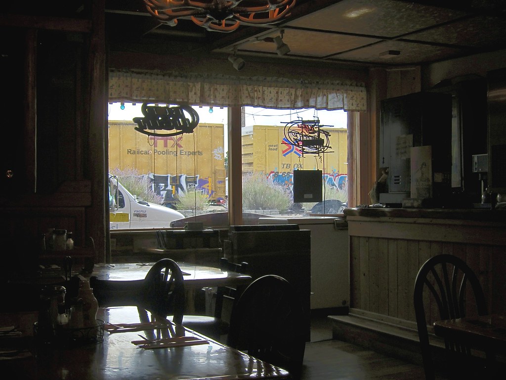 IMG_0799 De Rail Oregon Trail Cafe, Glenns Ferry, Idaho … Flickr