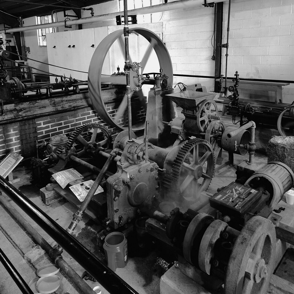 R&T047 Old steam powered machines at the Rough & Tumble … Flickr