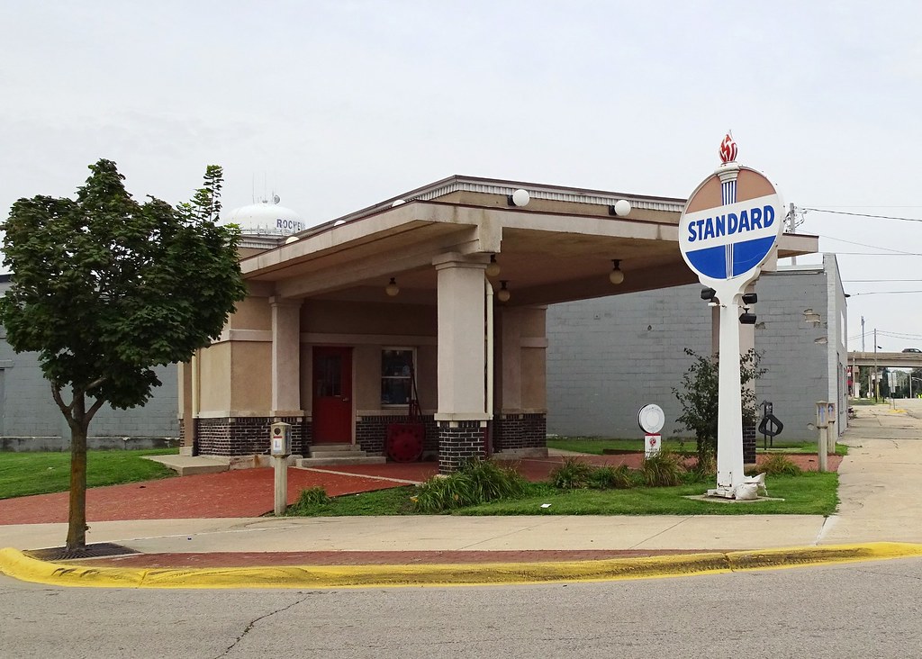IL, RochelleRestored Standard Gas Station This nice resto… Flickr
