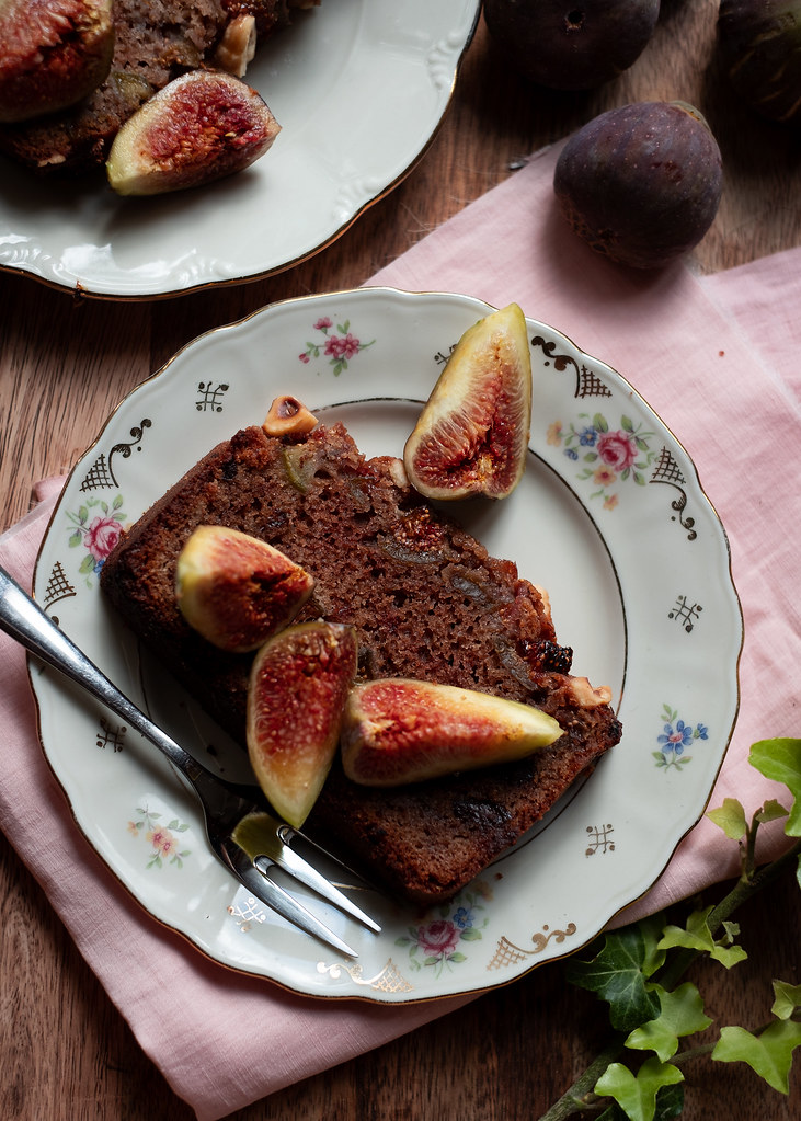 Figs and hazelnuts chocolate cake ️ Кейк със смокини, лешници и шоколад