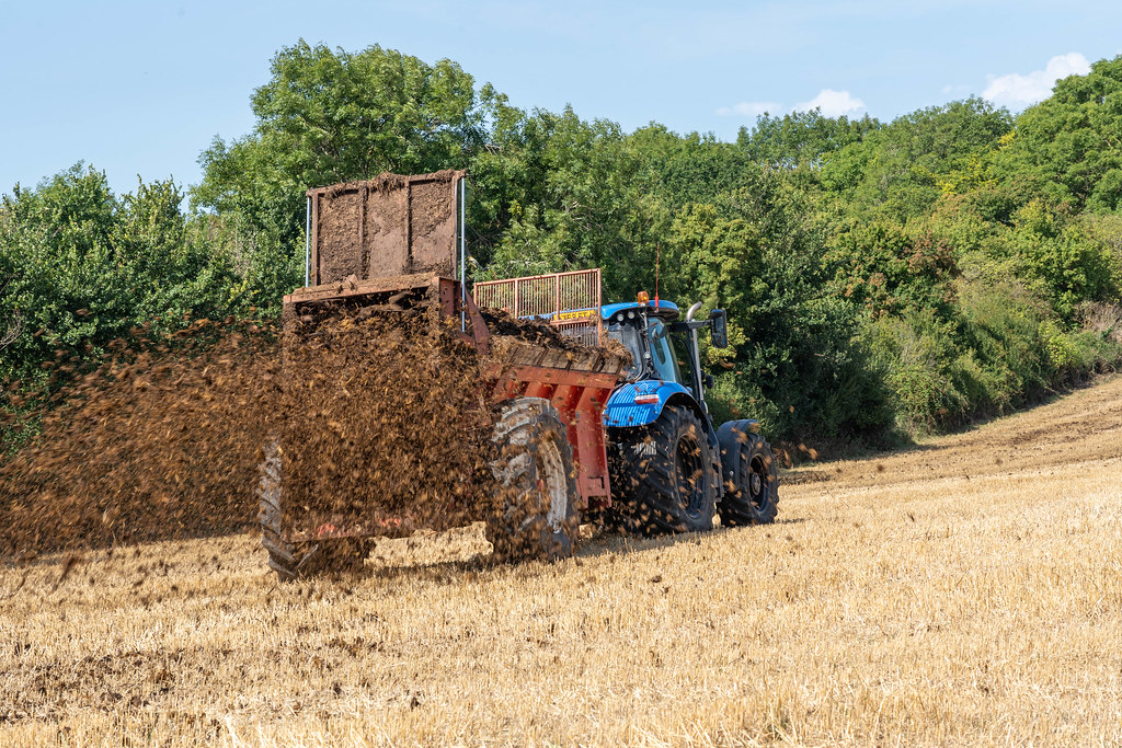 Muck spreading Good for the field, bad for those living ne… Flickr
