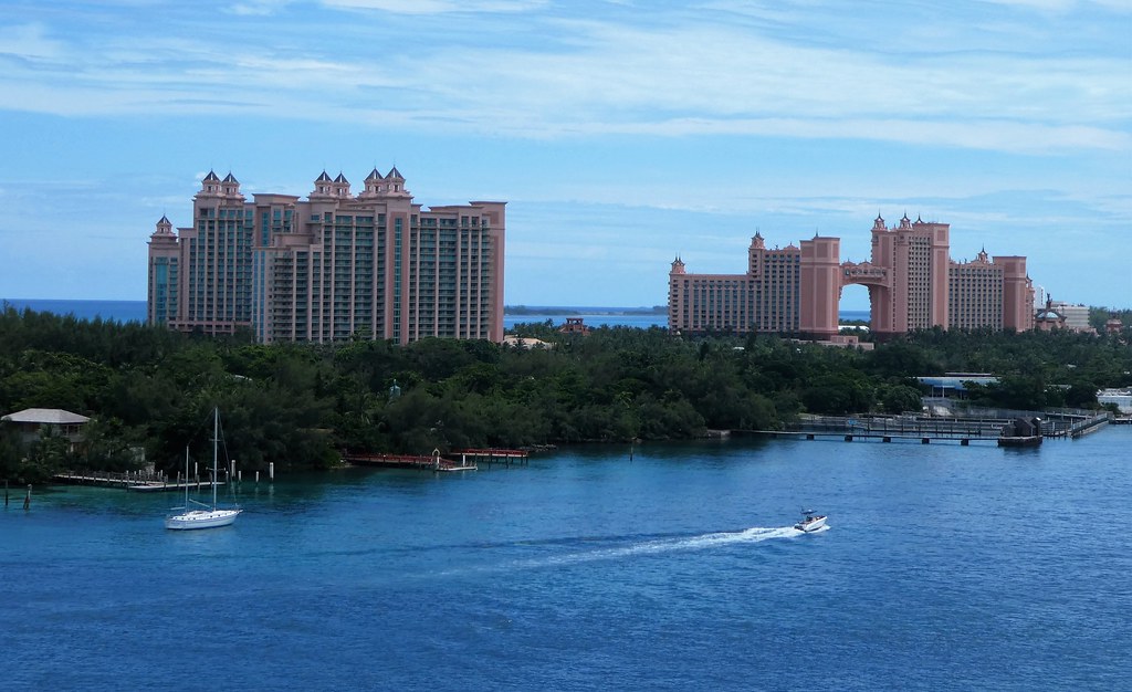 Atlantis Nassau The Atlantis resort is located on Paradi… Flickr