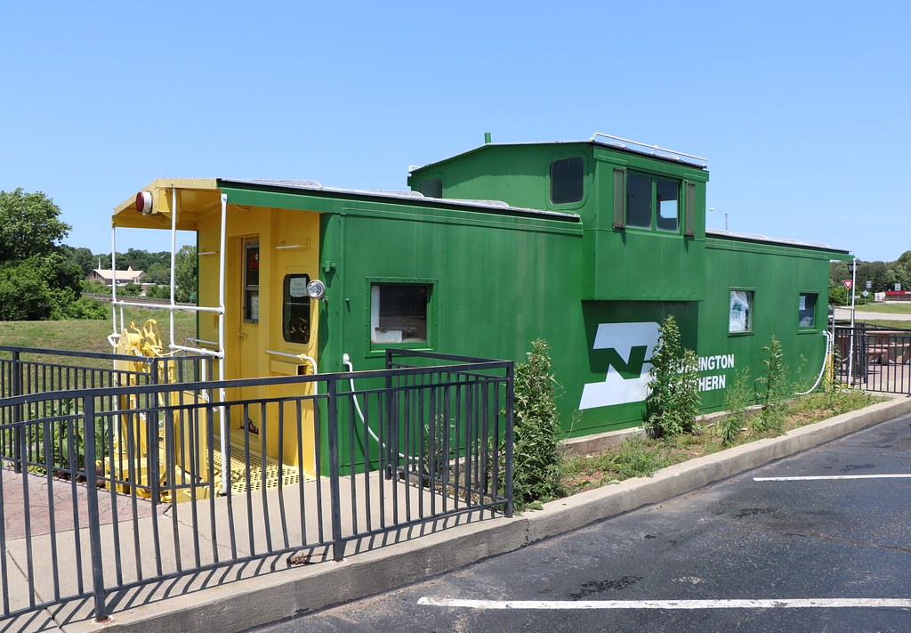 Thayer, Missouri BN 12068 Caboose next to a McDonald's in … Flickr