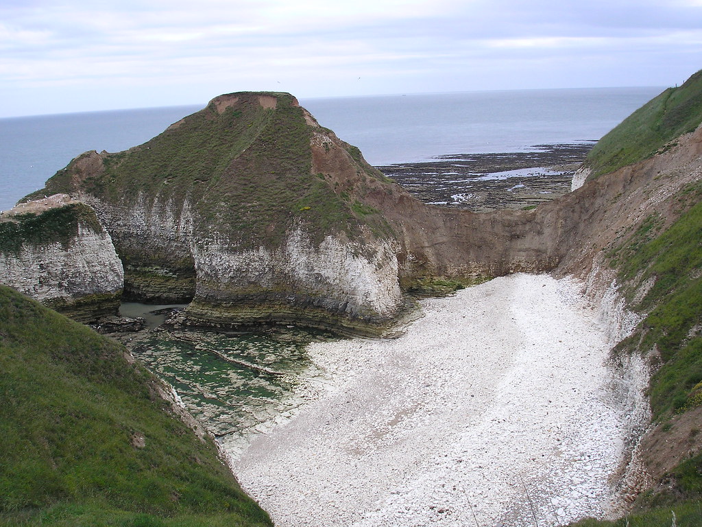 Cliffs at Flamborough Head A walk from Bridlington to Flam… Flickr