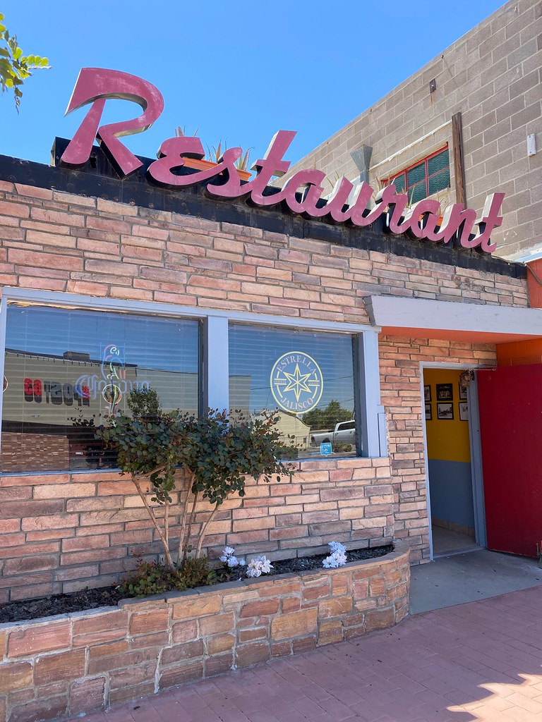 Mi Casita Restaurant 621 Center St, Taft, California jericl cat