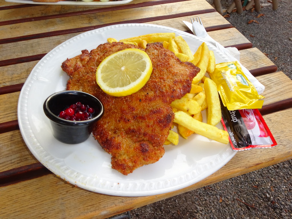 Breaded pork escalope with fries / Biergartenschnitzel mit… Flickr