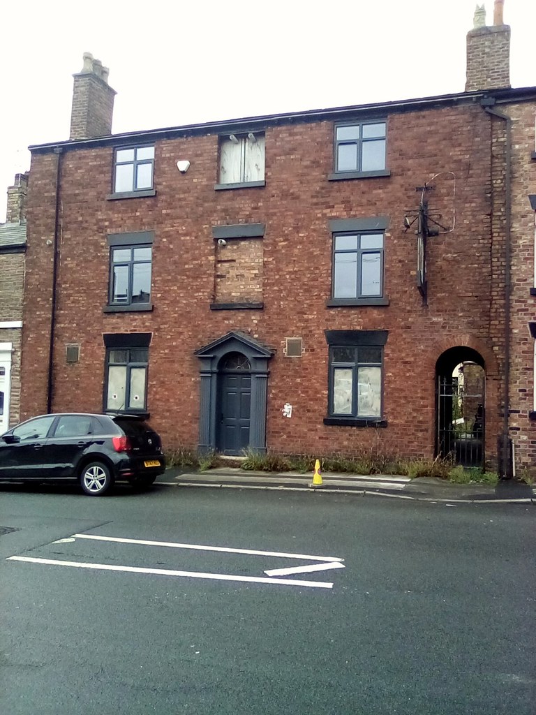 This was the crown on bond street Macclesfield, been close… Flickr