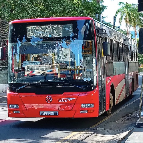 UNITED BUS SERVICE LTD/6464 SP 16/GOLDEN DRAGON XML6125J12… Flickr