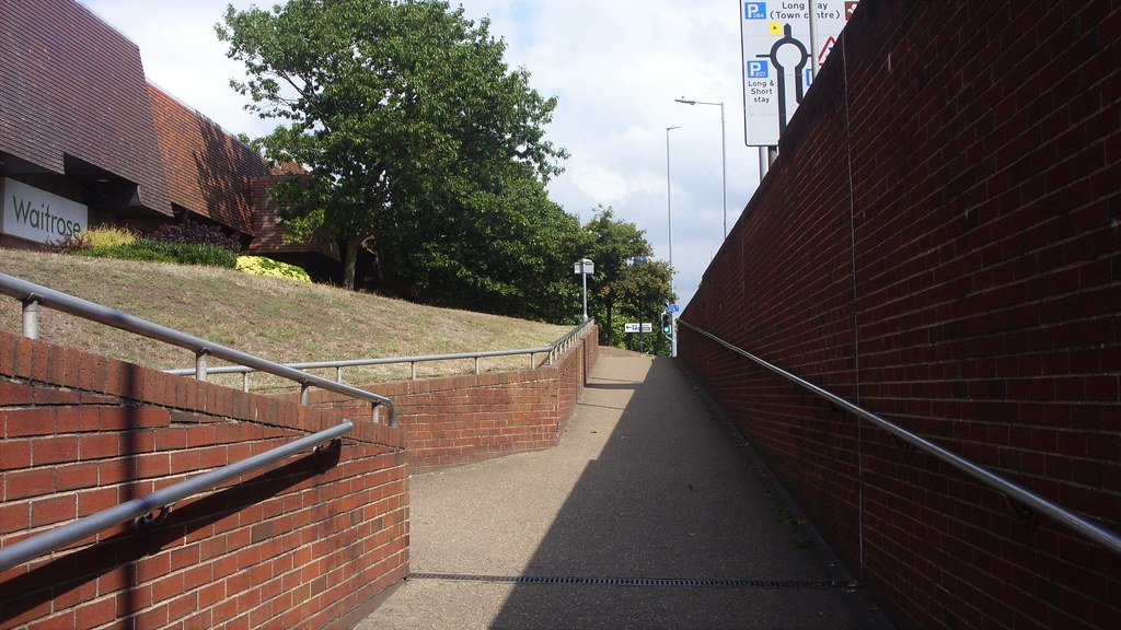 Christchurch, Dorset At the roundabout where Barrack Road,… Flickr